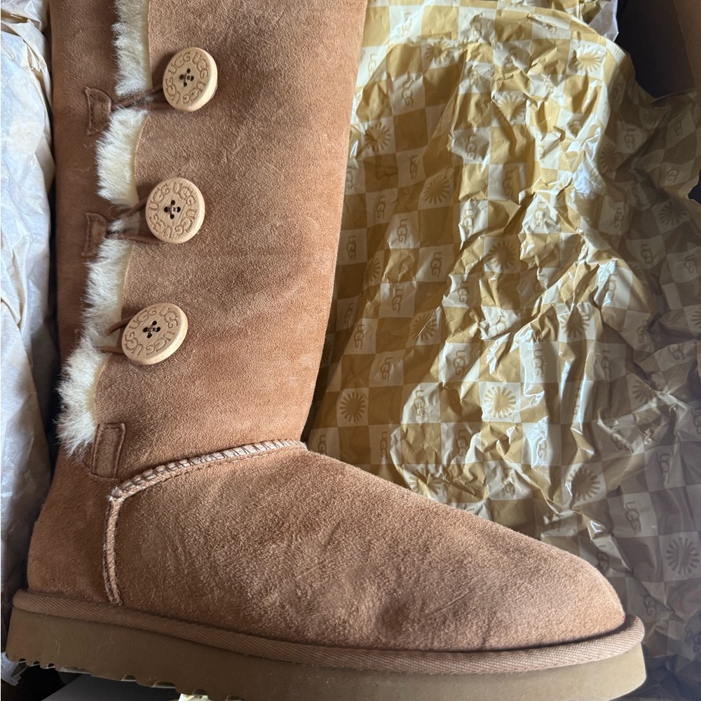 UGG Chestnut Bailey Button Triplet Boots brand new with box - Picture 9 of 9